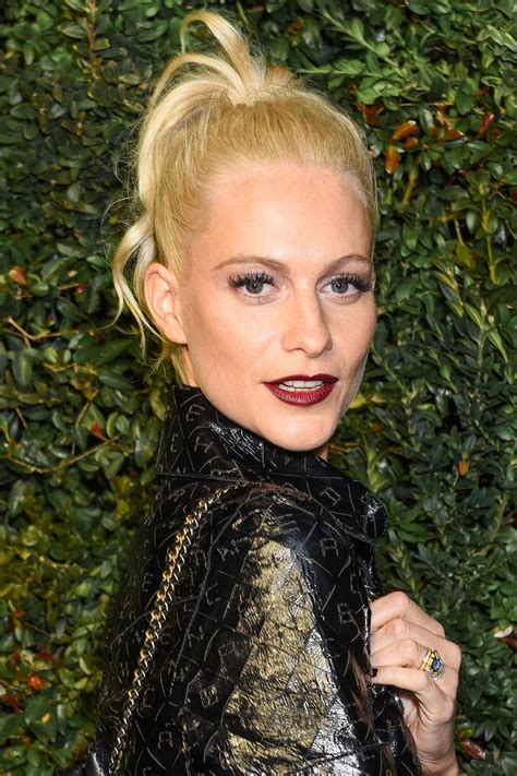 Dirty blonde hair color, chart, pictures, ideas for ombre & highlights if you are seeking to revive the look of your natural blonde hair, dirty blonde hair color can play the trick. cool Steal 30 Gorgeous Blonde Hair Color Ideas From Our ...