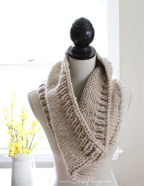 Knit hats, headbands, cowl, scarfs, mitts and more with these fashionable knit sets. Chunky Tri-Style Knit Cowl Pattern (FREE!) | SimplyMaggie.com