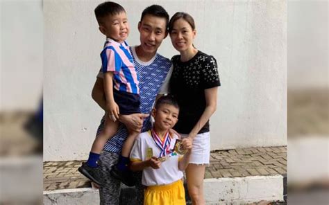 After receiving the nod from his father, the coach began to train lee chong wei after. Kejayaan anak Chong Wei menceriakan keluarga dan netizen ...