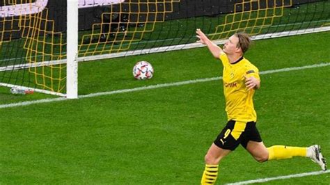عصف تسونامي الوافد الجديد إلى صفوف بوروسيا دورتموند، إرلينغ هالاند، بأحلام أوغسبورغ مسجلاً حزمة من الأرقام القياسية المبهرة في ظهوره الرسمي الأول في الـبوندسليغا. بوروسيا دورتموند ينصح هالاند بشأن مستقبله: تعلم من ...