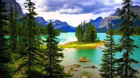 Beautiful Landscape Hd Wallpaper Turquoise Blue Lake Island Green Pine