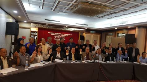 Mengikut seksyen 7(3) akta pp 1973, ketua pengarah lpp selaku pendaftar pp telah mewakilkan sebahagian kuasanya kepada pendaftar tetap. Memorandum: Pertubuhan Peladang Negeri Sarawak Dan ...