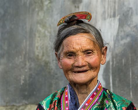 lady-of-the-muza-village-china,-southwest-china,-guizhou