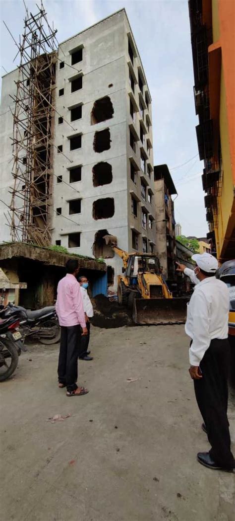 Thane Tmc Continues Demolition Drive Acts On Illegal Structures In Kharegaon Vartak Nagar And