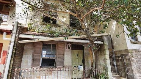 What should you do if your house is unlivable? Darlinghurst houses: Unlivable one-bedder expected to sell ...