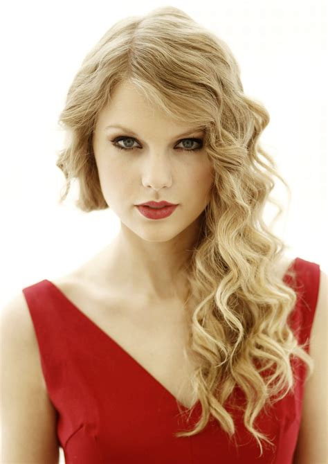 Taylor Swift In A Red Dress Moda Taylor Swift Taylor Swift Speak Now