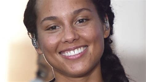 The Real Reason Alicia Keys Stopped Wearing Makeup 37250 Hot Sex Picture