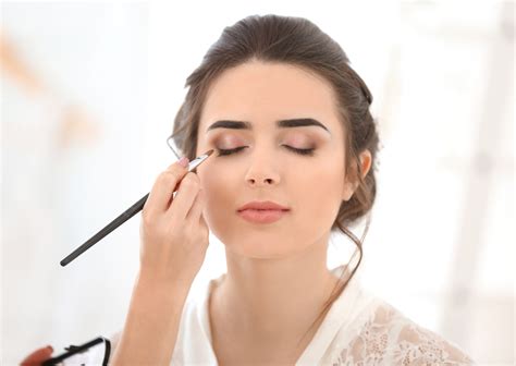 How To Become A Professional Makeup Artist Tips And Advice Women S Realm