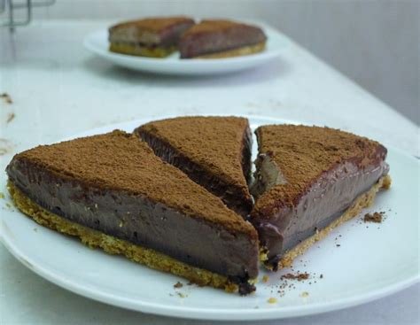 Irresistible vegan white chocolate ganache tart. 32 degree Celsius: Double Chocolate Mousse Tart
