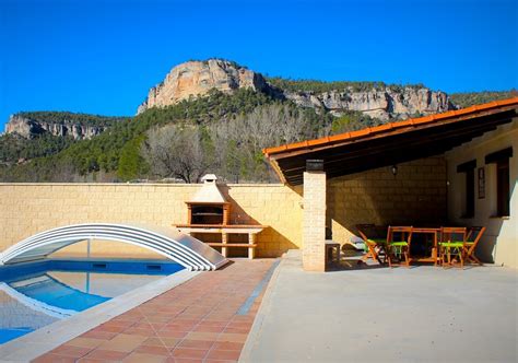 Esta casa tiene 2 dormitorios, 1 baño, sala de estar y cocina abierta y porche cubierto. Alquiler casa rural en Una, Castilla-La Mancha con piscina ...