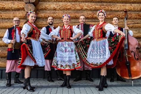espectáculo de folclore polaco con cena tourse excursiones