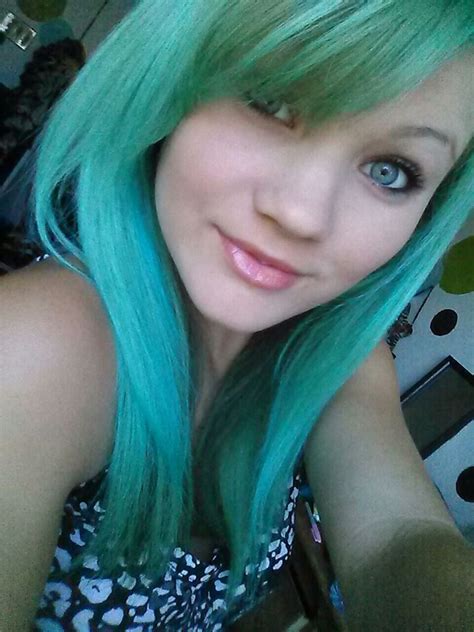 My Green Blue Ombre Kool Aid Dyed Hair Wow It Looks Like A Professional Did Her Hair