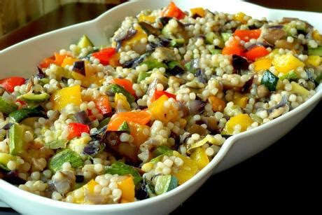 Découvrez notre délicieuse recette de couscous marocain, et toutes nos astuces pour la réussir. Salade de couscous marocain avec legumes couscous grillés ...