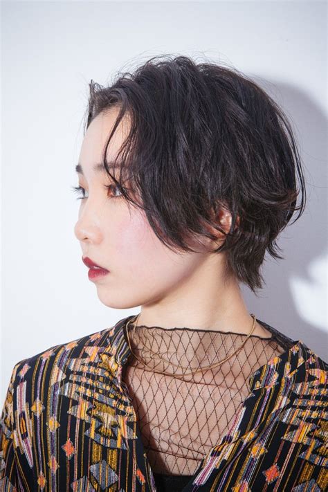 Not to say that bobs are the only korean short hairstyles making the hot circuit right now: Black color short-grained Korean hairstyle 2019 | Korean ...