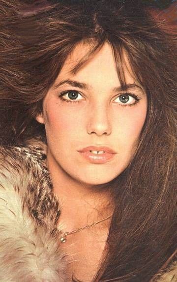 Musician, model and 60s icon jane birkin speaks with christiane amanpour about her onstage tribute to former partner serge gainsbourg, which she's bringing to new york. Jane Birkin em 2020