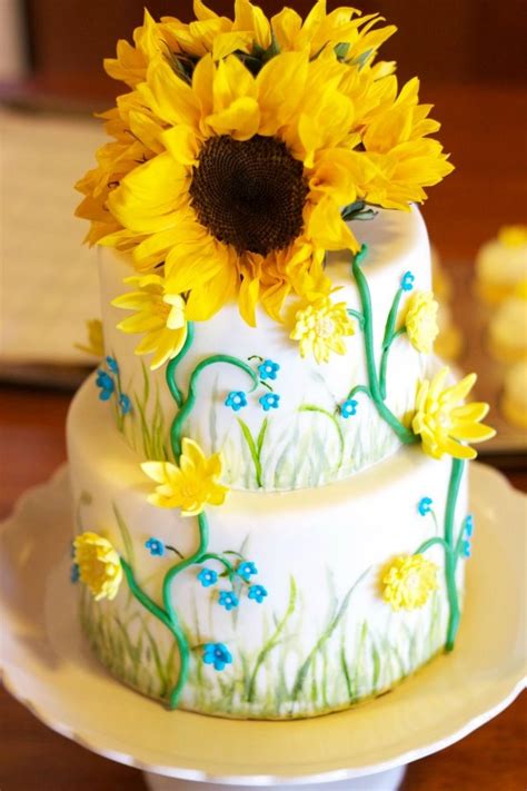Great cupcake idea for weddings, birthdays, and even baby showers! Best 25+ Sunflower cake ideas ideas on Pinterest ...