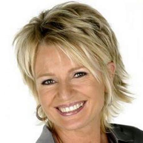 L'animatrice star d'affaire conclue manque rarement une occasion de glisser avec espièglerie ses boutades, souvent coquines. Sophie davant coiffure