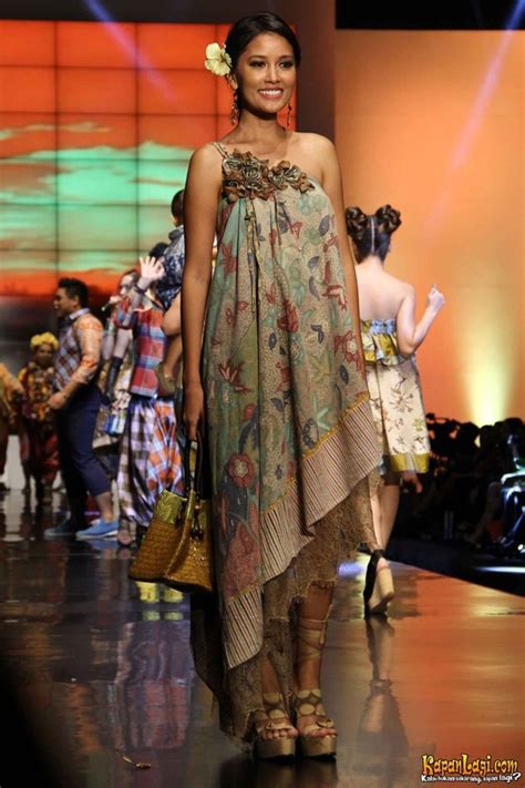 berita selebritis inilah fashion show anne avantie di indonesia fashion week inbox artis