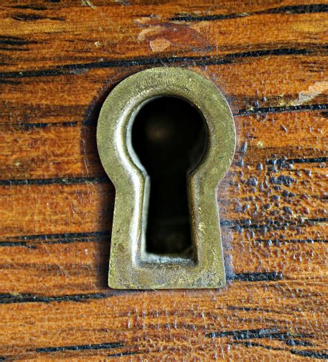 How to pick a lock. Keyhole - Wikipedia