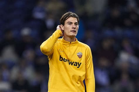 Patrik schick (born 24 january 1996) is a czech footballer who plays as a striker for german club bayer 04 leverkusen, and the czech republic national team. Patrik Schick Opens Up About Roma Exit - Chiesa Di Totti