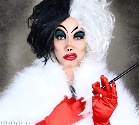 Dieses kostüm der cruella de vil aus 1001 dalmatiner besteht aus einem schwarzen kleid mit rotem taillengürtel und passenden handschuhen. DIY 101 Dalmatians Cruella de Vil Costume | maskerix.com ...