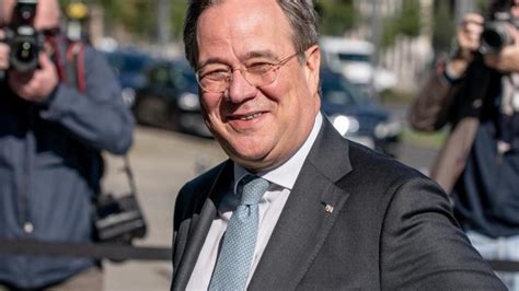 ˈxo̞ɾxe ˈmaɾjo β̞e̞ɾˈɣ̞oɣ̞ljo̞ (spanisch), [. Laschet lädt Papst Franziskus für 2021 nach NRW ein - WELT