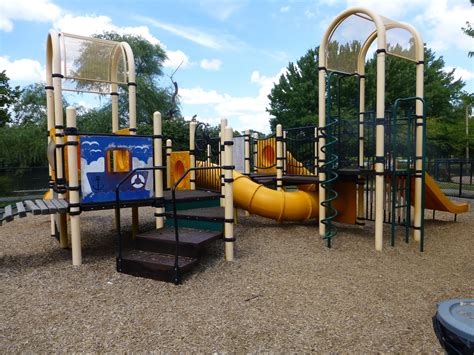 You can buy small wading pools for a couple of hundred bucks or so,that have a pump and filter to keep the water clean. Visiting Brookline Playgrounds: Artesani Park & Wading Pool