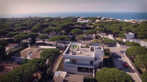 Cuenta con una parcela grande, así como dos terrazas exteriores, una en la. Casa de lujo en alquiler, Conil de la Frontera , Cádiz ...