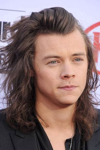 Harry styles fans are mourning the loss of his long, curly hair. Harry Styles Hair: Cut from long to short for charity ...