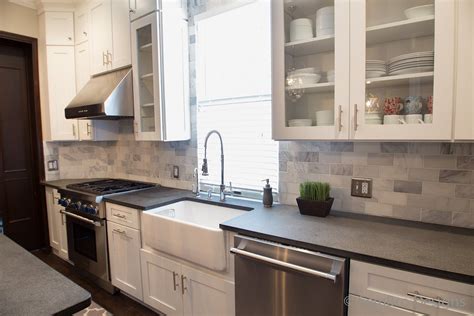 The clean pop of white paired with the strong, sleek lines of the shaker design transform your kitchen into a timeless and bright space. Ice White Shaker Kitchen Cabinet - DECOREDO