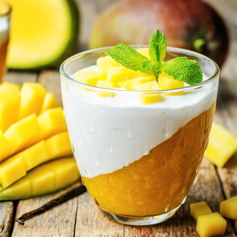 15 Rezepte für leichte Joghurt -Desserts im Glas