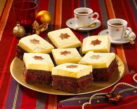 Rezeptkategorien kuchen/torte deutschland dessert kaffee & kuchen weihnachtsdessert mit alkohol schnell & einfach backen. Weihnachts-Schnitten Rezept - LECKER.de