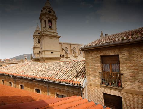 Listado apartamentos turísticos 40.35 ko. Antique Pamplona Apartments - Apartamentos turísticos gestionados por el Hotel Tres Reyes de ...