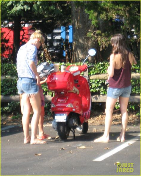 Gwyneth Paltrow And Apple Moped For Their Coffee Run Photo 2934008 Apple Martin Celebrity