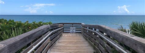 Batu feringgi beach, batu ferringhi, malaysia. Golden Sands Beach Park