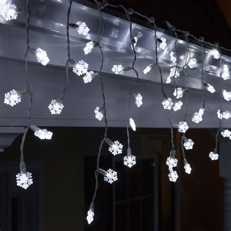 70 Cool White Snowflake Led Icicle Light Set With White Wire Icicle