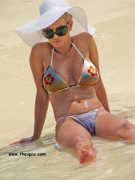 Jessica Simpson In Swimsuit Jessica Simpson White Bikini DemiMoore2