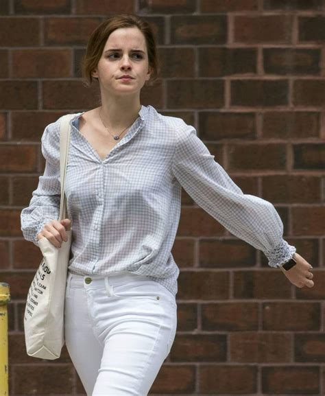 Emma Watson Nips Scrolller