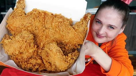 Girl Eats Whole Deep Fried Chicken In 5 Minutes Youtube