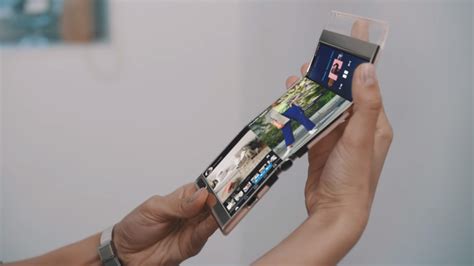Samsung Teases A Series Of Foldable Oled Screens Ahead Of Sid 2021