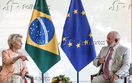 Folhapress Fotos Lula Cumprimenta A Presidente Da Comiss O Europeia