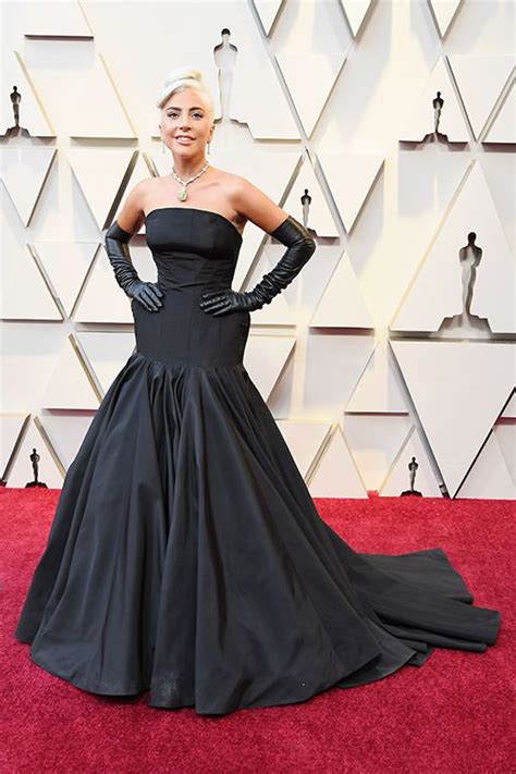 Runde teppiche passen zu vielen wohnstilen und können diese stilvoll unterstreichen. Oscar-Kleider 2020: Die schönsten Kleider vom Red Carpet ...