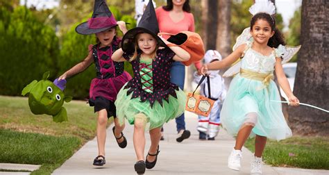 Move Trick Or Treating To Saturday Farmers Almanac Plan Your Day