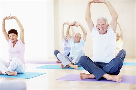 Beneficios Del Yoga En Adultos Mayores Byv Centro De Yoga Realizamos Yoga Con Calor