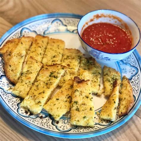One pan dinners are the best. Keto Garlic Bread | Keto Daily