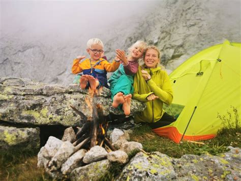 Toddler 3 And Sister 7 Climb Summit Of 10000ft Mountain In Swiss