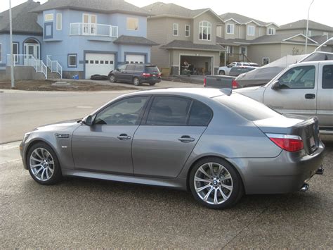 Despite it not carrying much of the life it had in its youth, it's still enjoyable, comfortable and more accommodative. 2009 BMW M5 - Information and photos - MOMENTcar