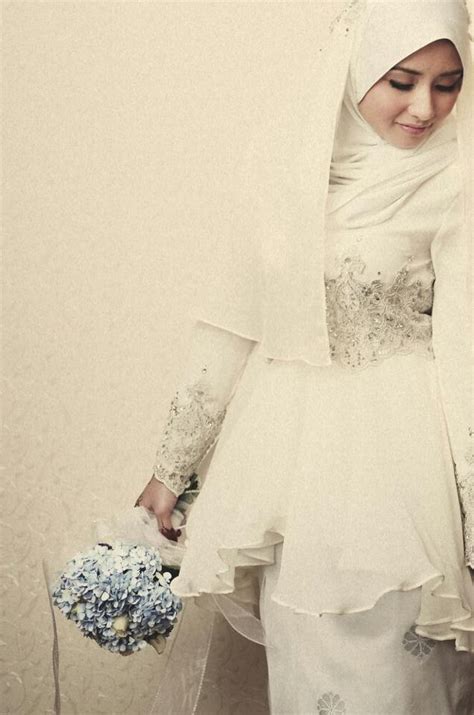 Kamu mungkin sudah sangat mengenal gaun memukau dan modern ini apalagi kamu seorang wanita yang menyukai fashion. SweetLoveLifes: Sample Design Baju Nikah