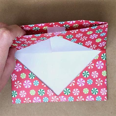 How to make unique paper wallets for gift cards, stickers or money. DIY Paper Wallet for Holiday Gift-Giving - Paper Glitter Glue