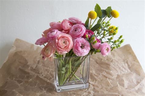 Preserve your blooms with silica gel. What Sealing Spray Do You Use on Dried Flowers? | eHow ...